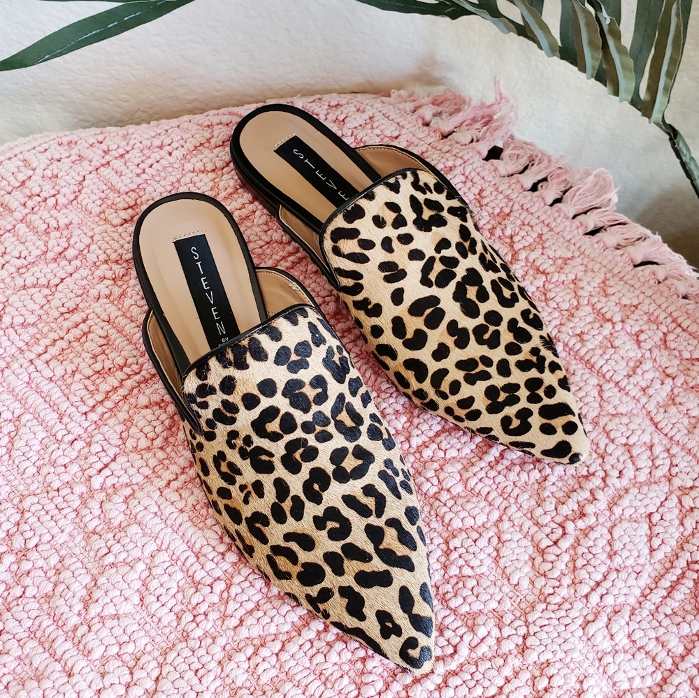 Steve Madden Velma Leopard Print Calf Hair Mules Flats Sz 7 fits like a true 6.5